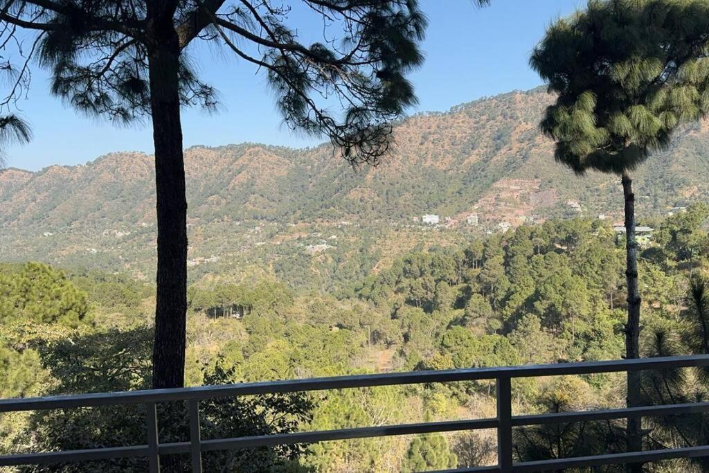 Kasauli Vista - A Boutique Stay カソーリ エクステリア 写真